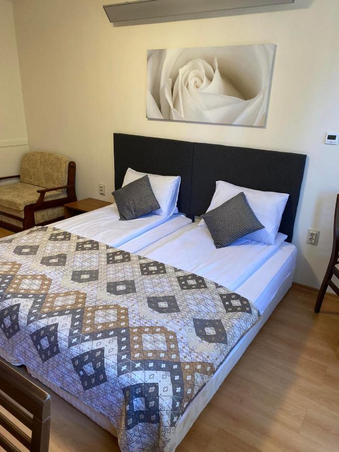 Hq Apartments Villa Park 波罗维茨 外观 照片